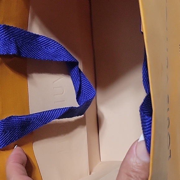Authentic Louis Vuitton dustbags and shopping bag . - Picture 2 of 5